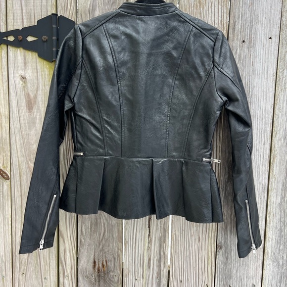 ROMEO & JULIET COUTURE Vegan Leather Jacket Peplum Detail Women’s Medium NWT - Picture 10 of 11